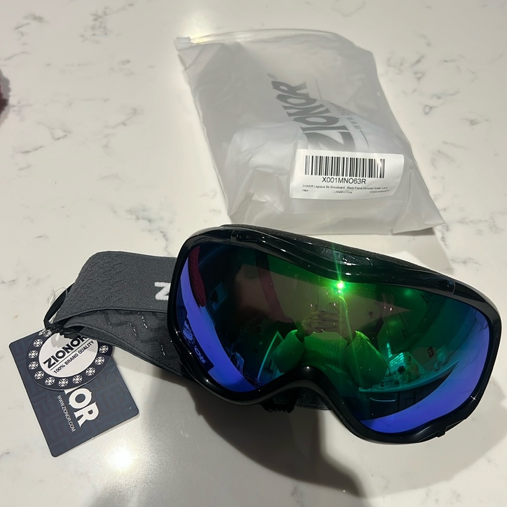 SKI/BOARD Goggles, NWT